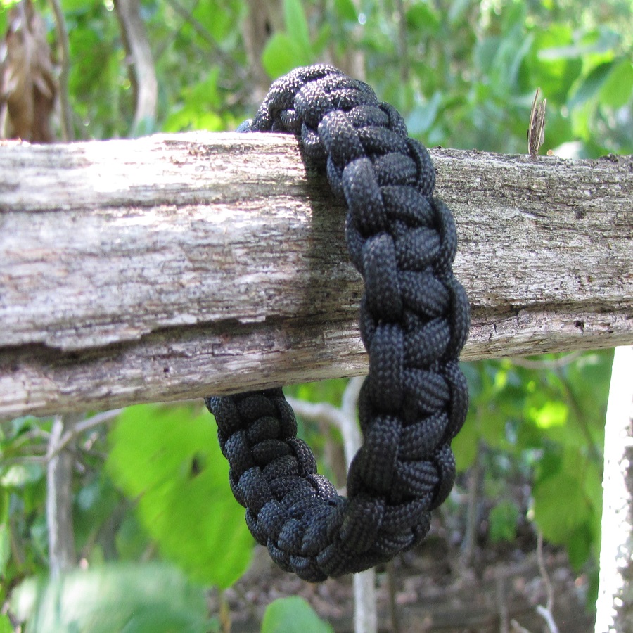 how to make paracord bracelet