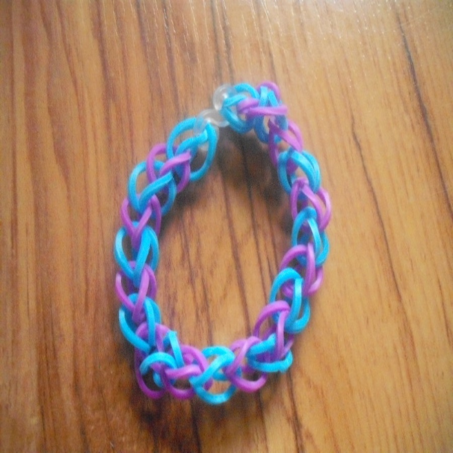 how to make a rubber band bracelet