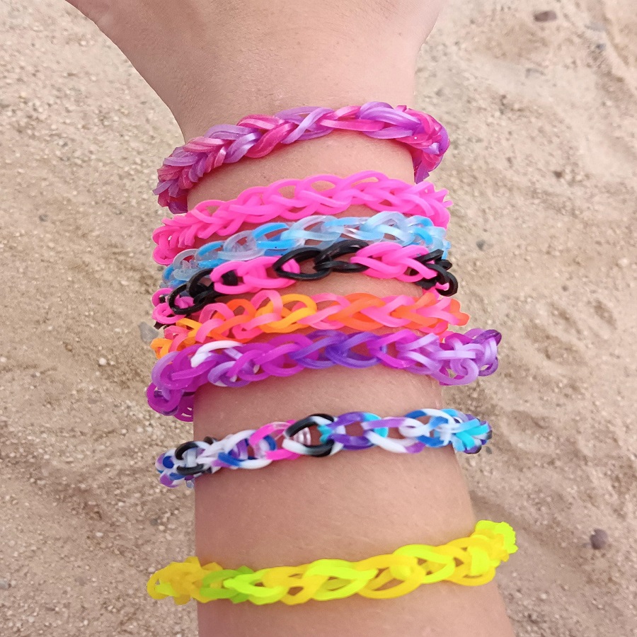 how to make a rubber band bracelet