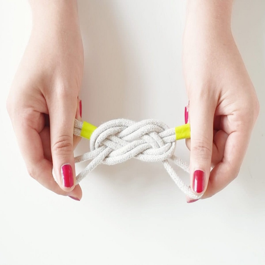 how to tie a knot for a bracelet