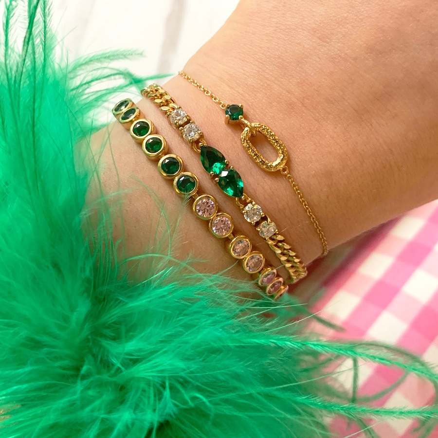 Bracelet Stacks: Expert Tips on Choosing Colors, Textures