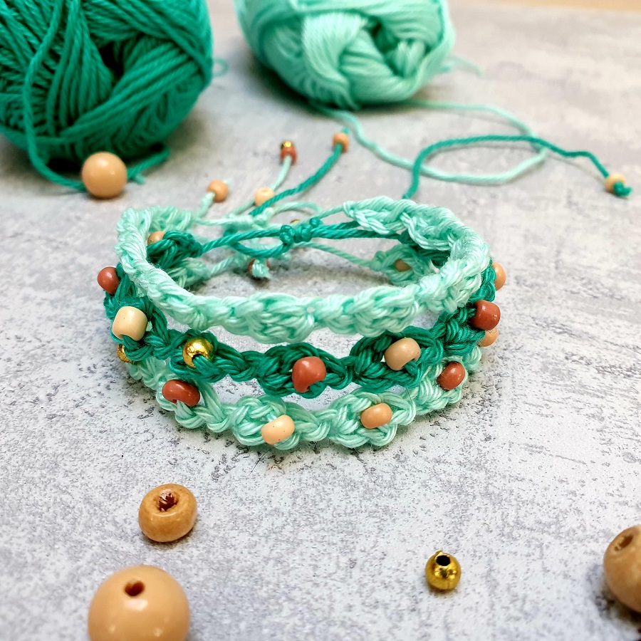 How to Make A Yarn Bracelet